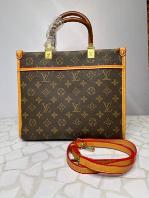 کیف دستی لویی ویتون عسلی با دسته شیشه‌ای و بند دوشی باریک