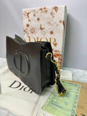 کیف دوشی باریک دیوور مدل مشکی با بند چرمی‌–‌زنجیری و طراحی مینیمال