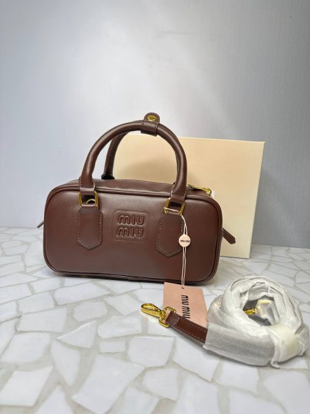 کیف دستی و دوشی میومیو