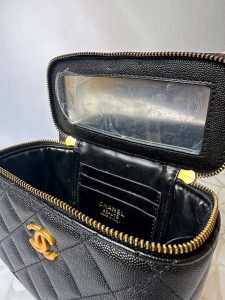 کیف صندوقی شنل مشکی مدل میکاپ بگ