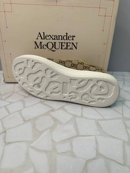 کفش الکساندر مکوئین مونوگرام کرم