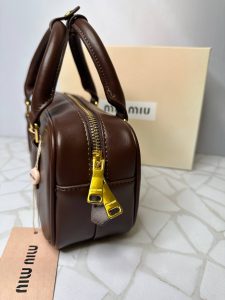 کیف دستی و دوشی میومیو