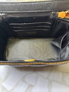 کیف صندوقی شنل مشکی مدل میکاپ بگ