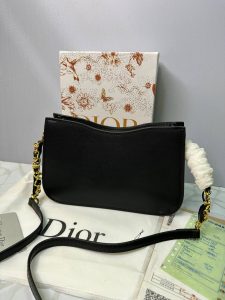 کیف دوشی باریک دیوور مدل مشکی با بند چرمی‌–‌زنجیری و طراحی مینیمال