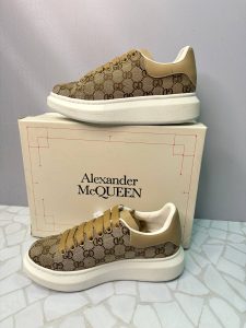 کفش الکساندر مکوئین مونوگرام کرم