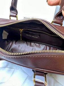 کیف دستی و دوشی میومیو