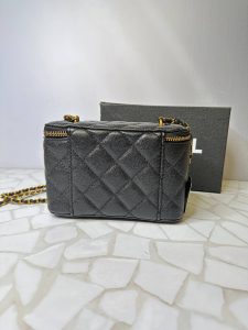 کیف صندوقی شنل مشکی مدل میکاپ بگ