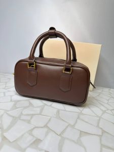 کیف دستی و دوشی میومیو