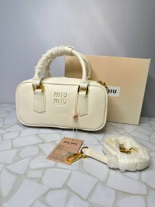 کیف دستی و دوشی میومیو