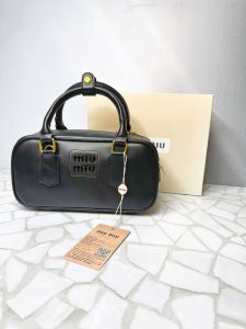 کیف دستی و دوشی میومیو