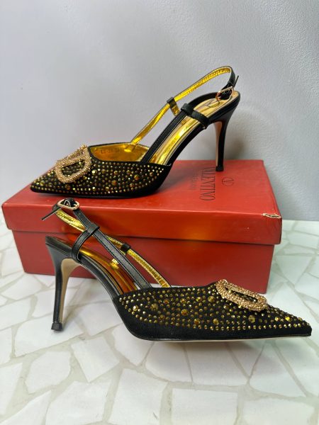 کفش مجلسی پاشنه دار ولنتینو مشکی نگین طلایی Valentino