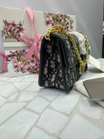 کیف زنانه دیور مدل دوشی منوگرام
