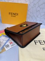 کیف زنانه فندی مدل دوشی چرمی کلاسیک